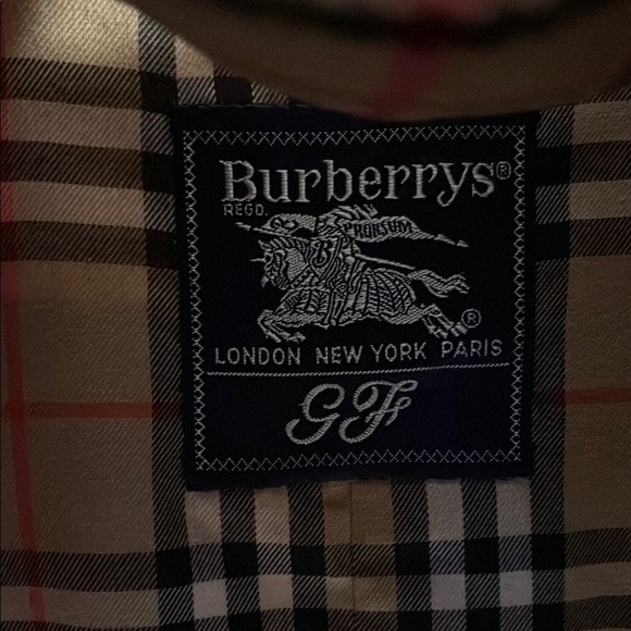 Burberry Vintage Beige Trench Coat for Women - Picture 10 of 10